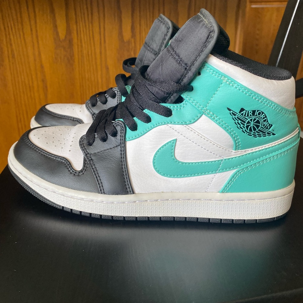 Nike Air Jordan 1 Mid Tropical Twist Igloo